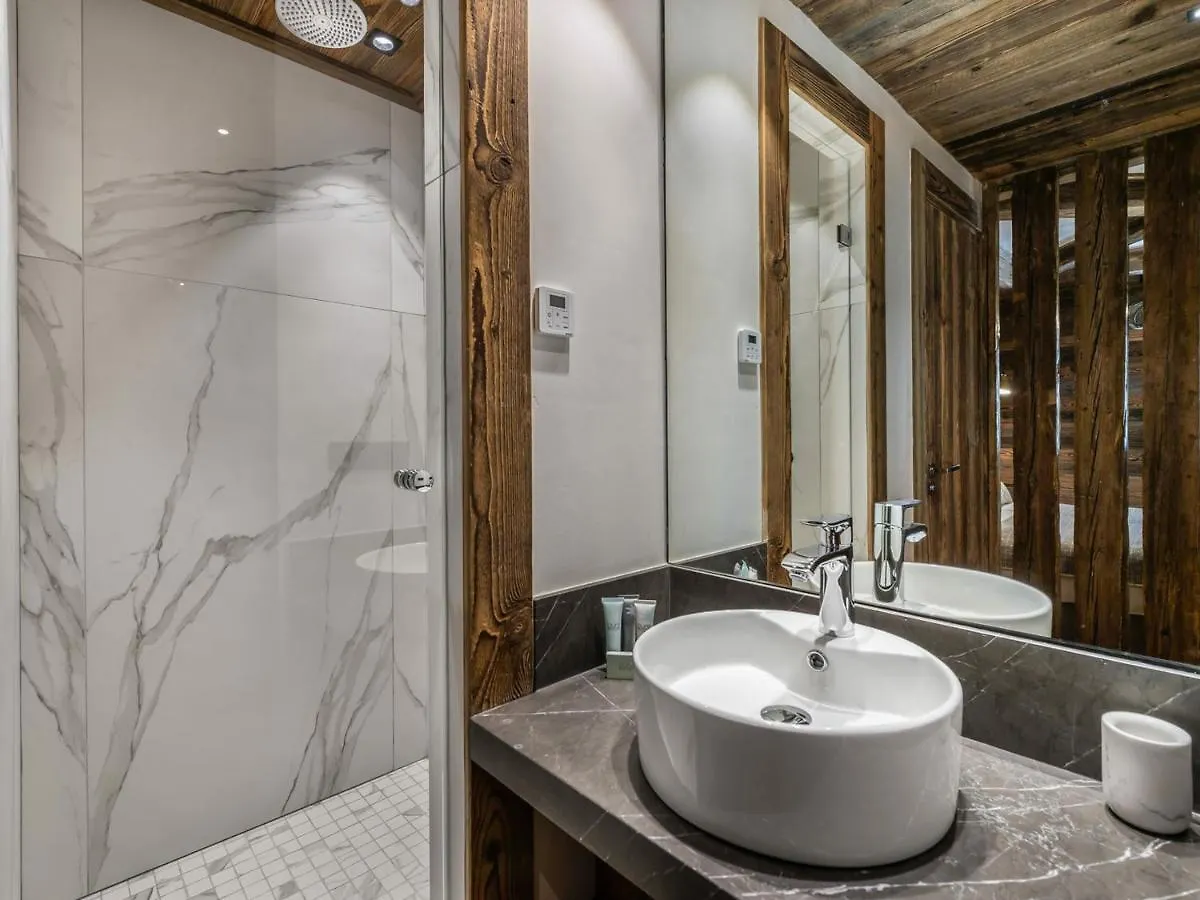 Chalet Luxueux Avec 5 Chambres, Hammam, Cheminee Et Grande Terrasse Au Coeur De Val D'Isere - Fr-1-567-34 France