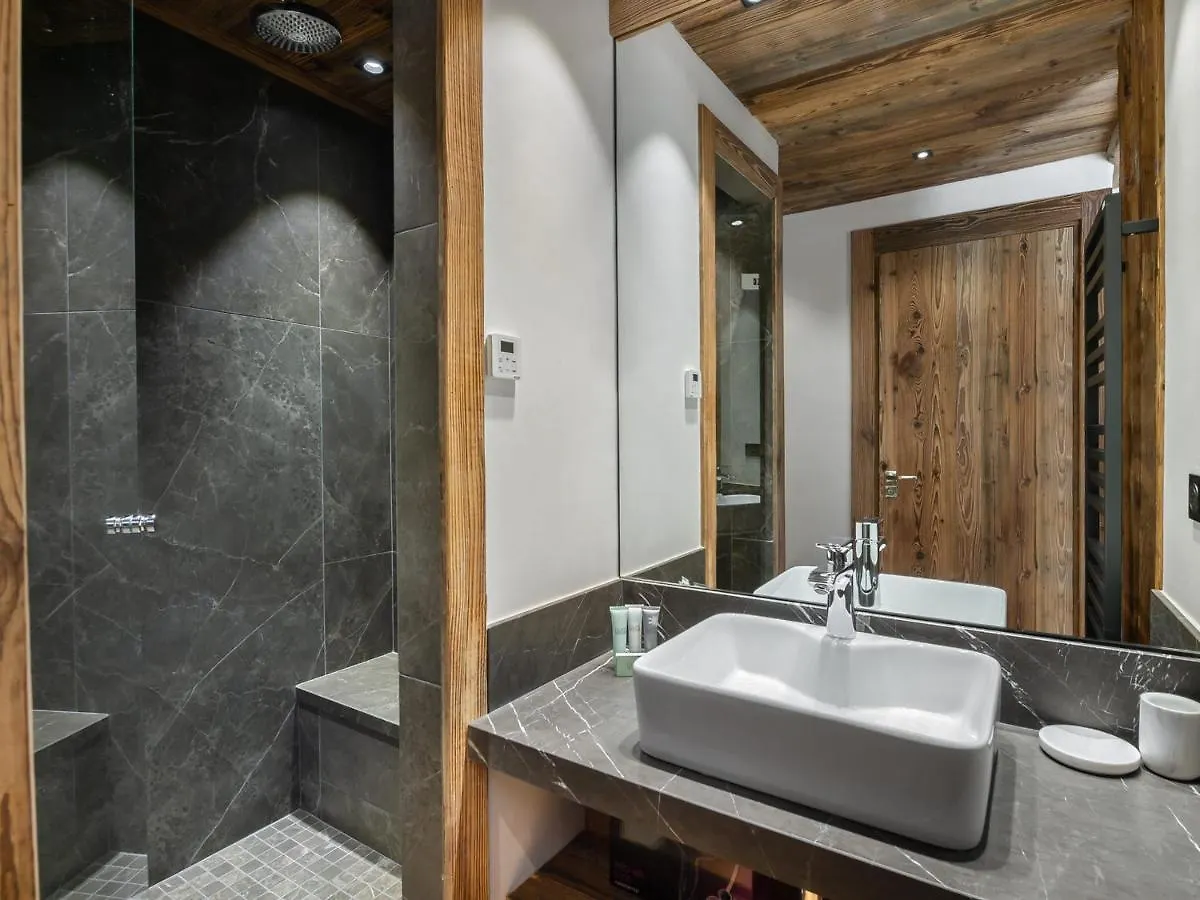Chalet Luxueux Avec 5 Chambres, Hammam, Cheminee Et Grande Terrasse Au Coeur De Val D'Isere - Fr-1-567-34 Val-d'Isere